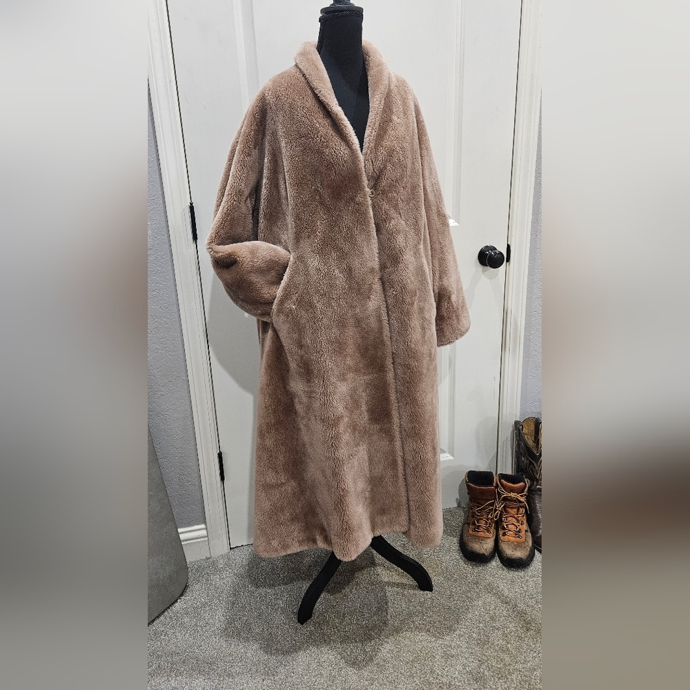 Albrecht Furs Vintage Borgana Faux Fur Coat - Picture 3 of 5